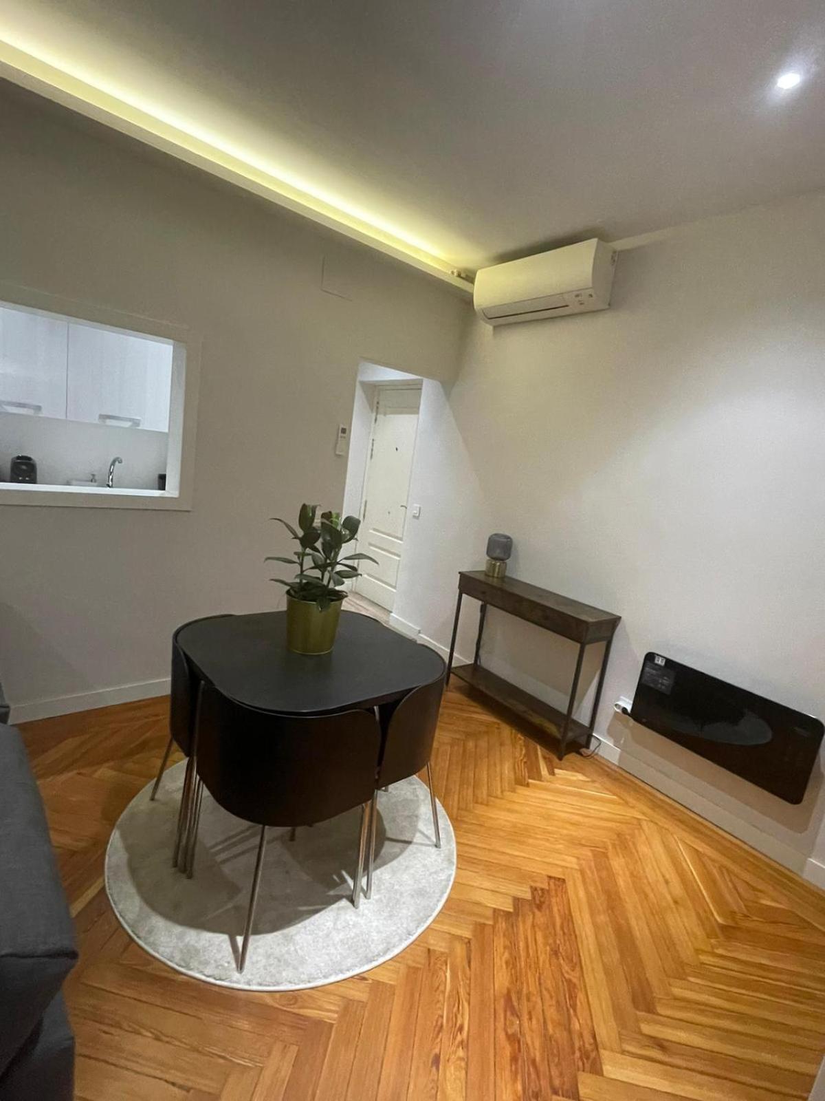 Apartment In Monumental Square Madrid Center Luaran gambar